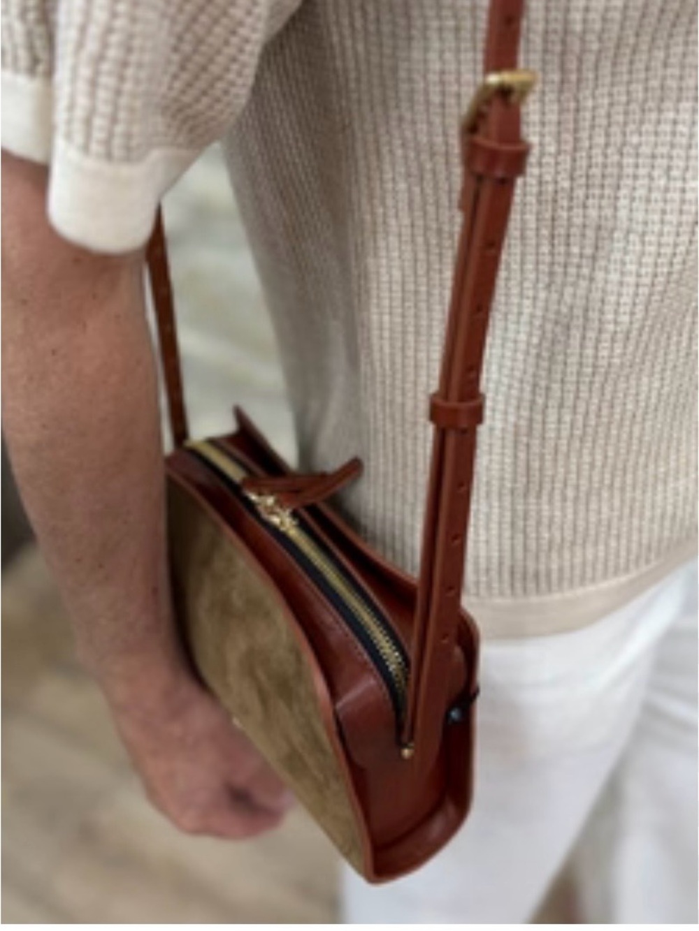 Black Croc-Embossed Crossbody: Le Beá by Herbert Frère Sœur - Picture 8 of 9